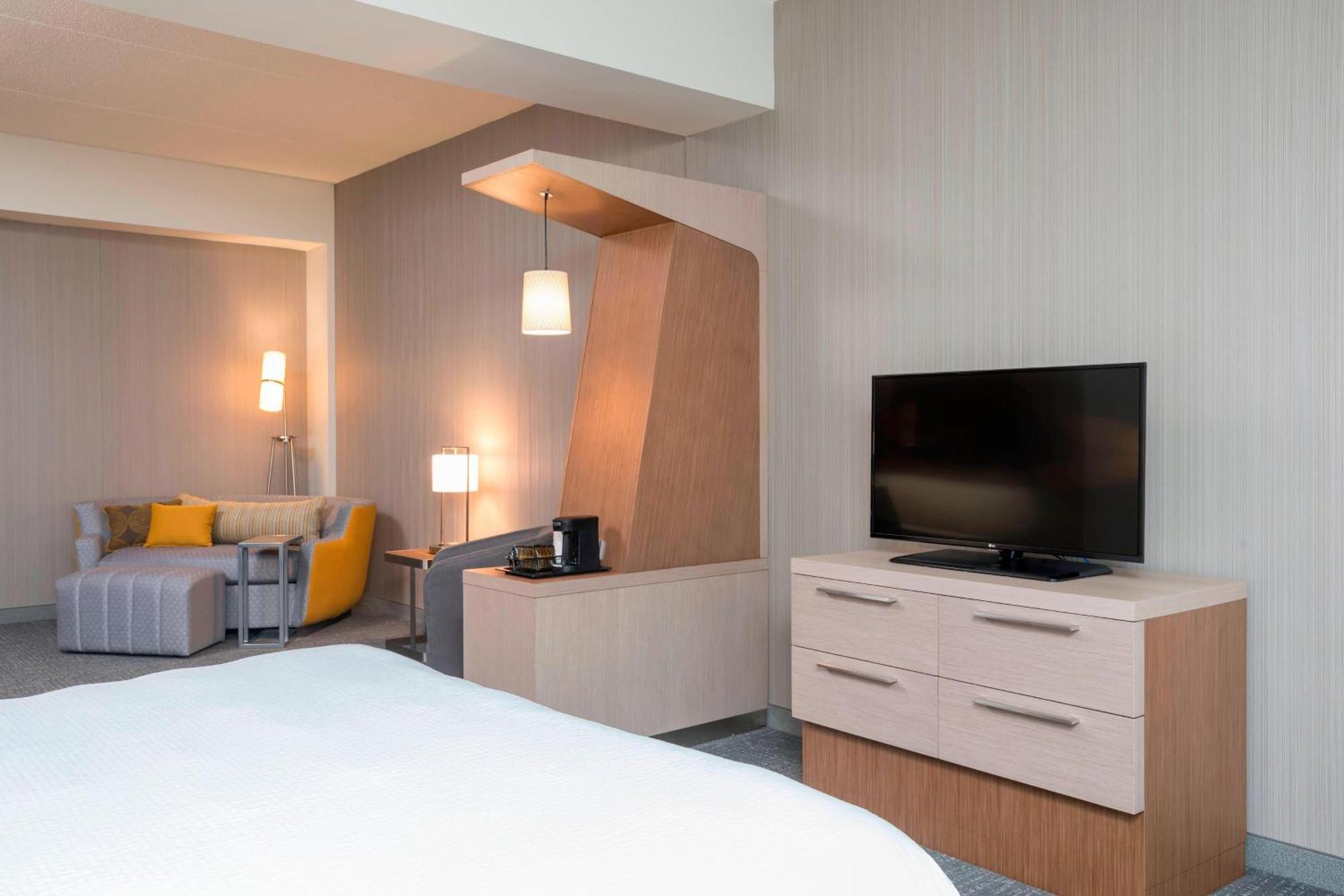 Courtyard By Marriott Mt. Pleasant At Central Michigan University Mount Pleasant Esterno foto