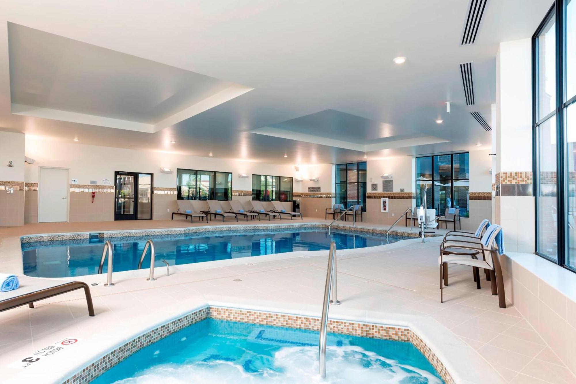 Courtyard By Marriott Mt. Pleasant At Central Michigan University Mount Pleasant Esterno foto