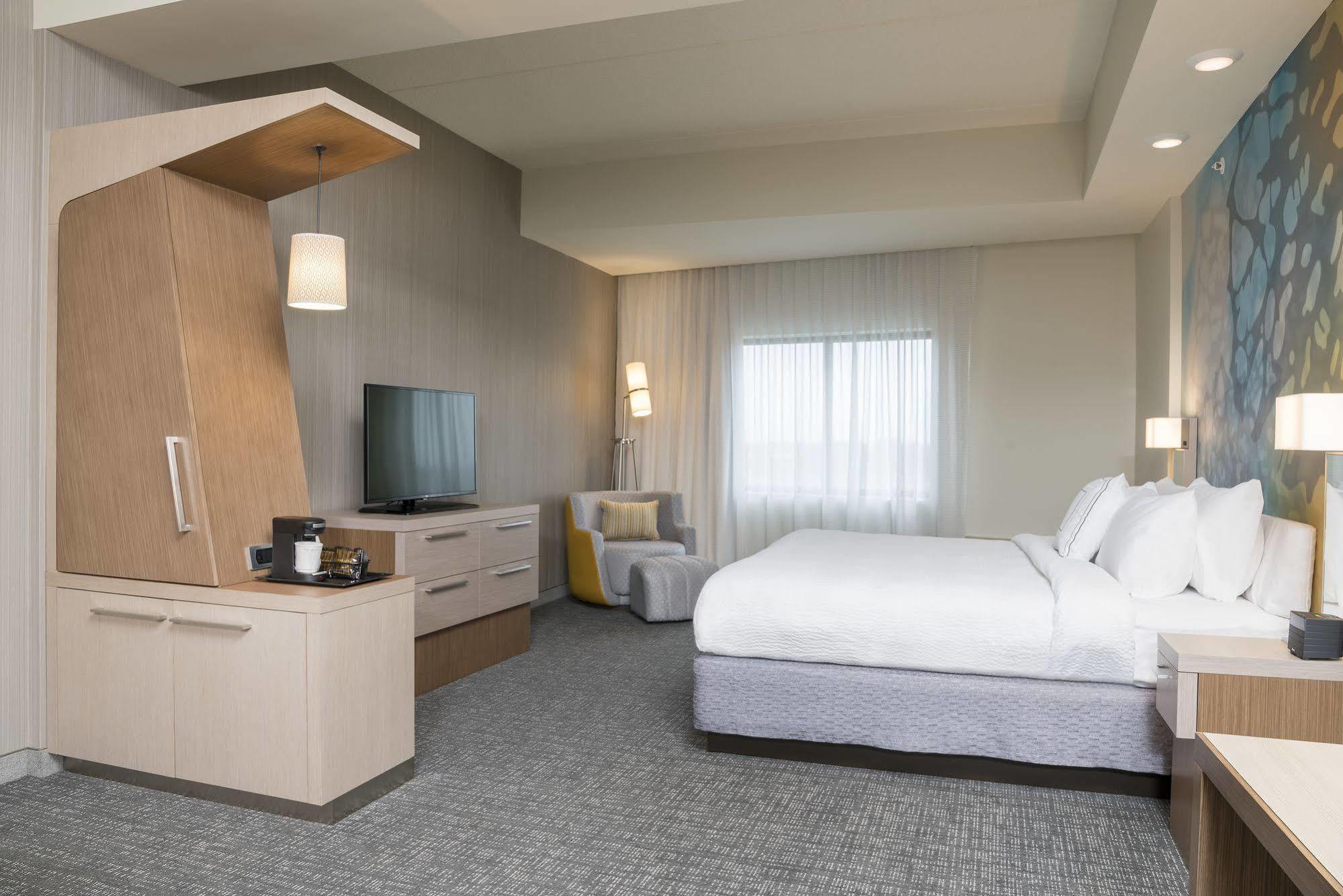 Courtyard By Marriott Mt. Pleasant At Central Michigan University Mount Pleasant Esterno foto